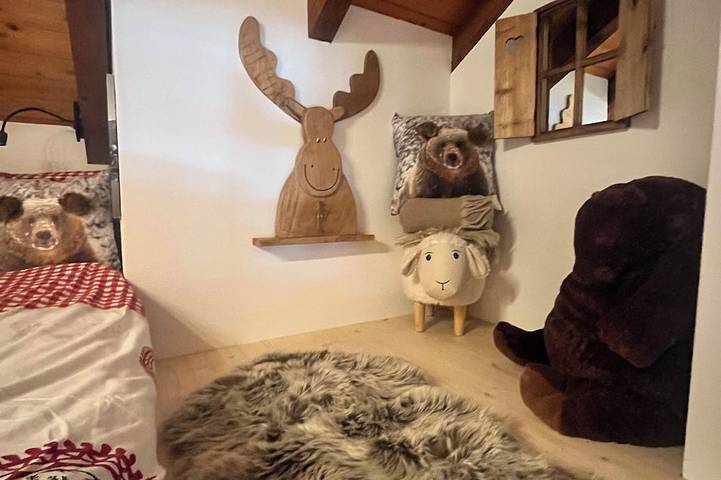 Cozy chalet in the Swiss Alps with a Heidi bed. Pets welcome! in Amden, Walensee