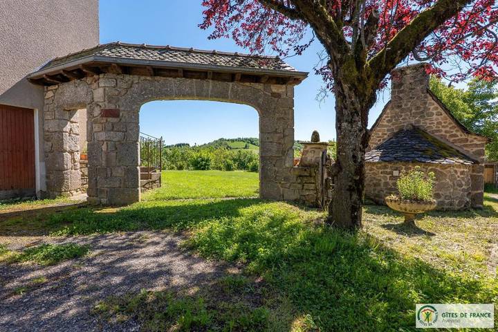 Location de vacances pour 7 personnes, avec jardin et terrasse, animaux acceptés à Villecomtal - 4