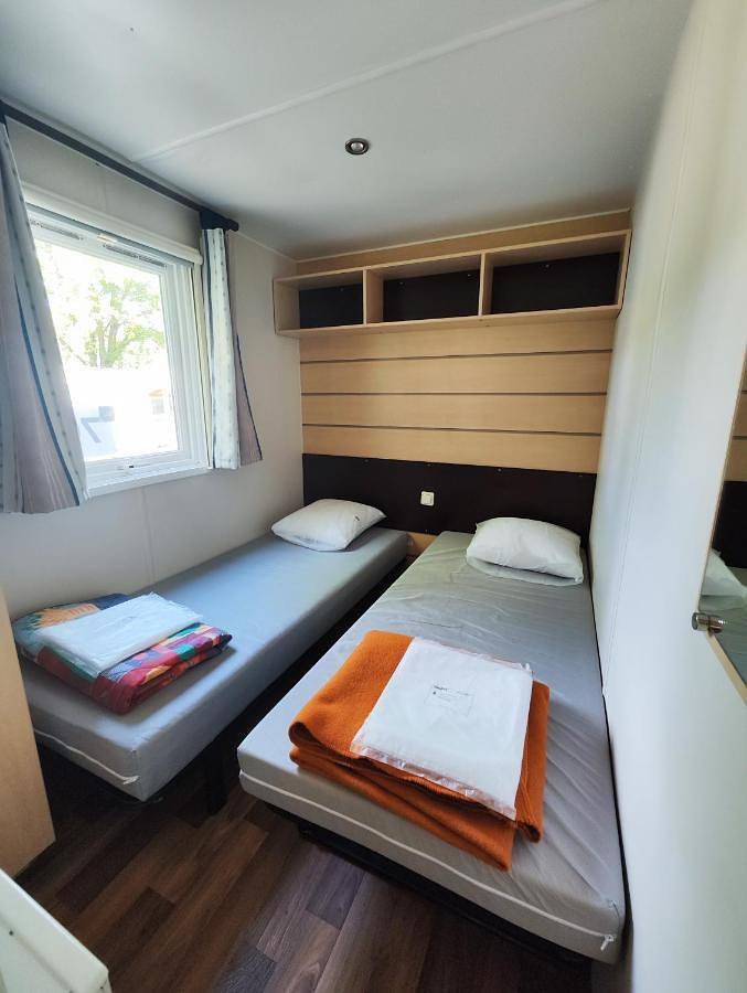 Parc de vacances pour 7 personnes, avec bassin pour enfant et vue ainsi que piscine et jardin, animaux acceptés dans l' Aveyron - 2