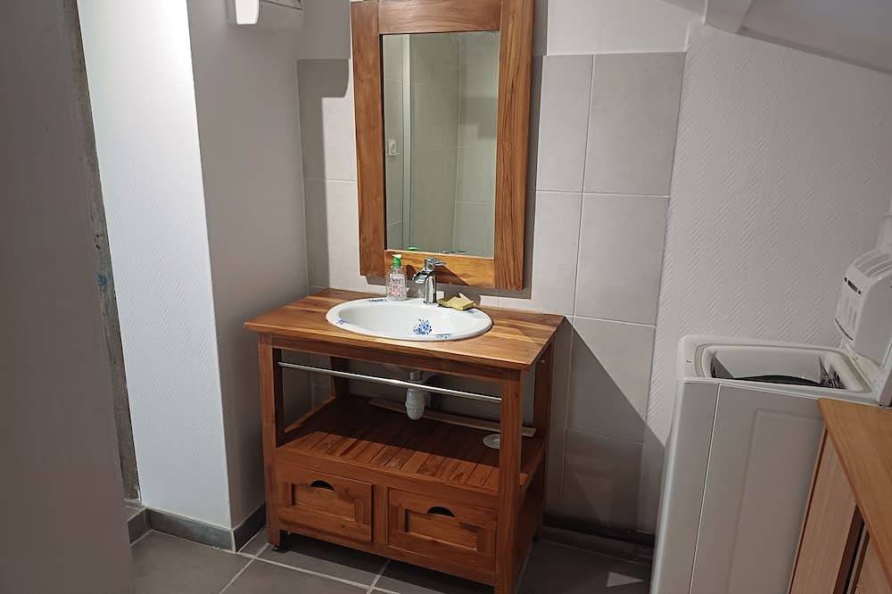 Entire apartment, 2-seater studio near Puy du Fou in Bressuire, Deux-Sèvres