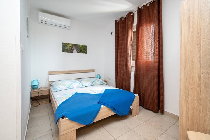 Ferienwohnung für 2 Personen, mit Balkon/Terrasse in Starigrad