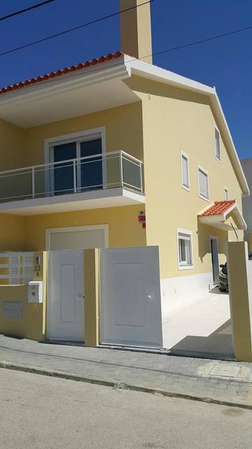 Gîte pour 8 personnes, avec jardin dans Fernão Ferro