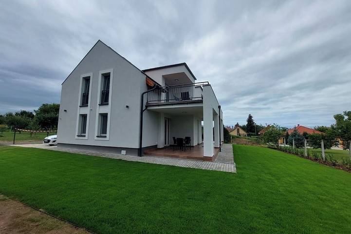 Ferienhaus für 6 Personen, mit Whirlpool und Balkon sowie Garten und Sauna - 1