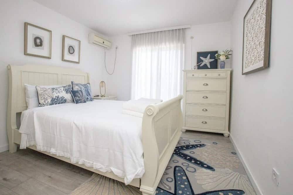 Charming 2-bedroom house in ocean views in Utjeha in Opština Ulcinj