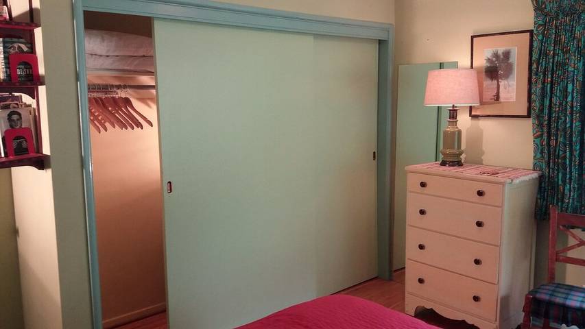 Vacation home for 8 people, with yard in Santa Barbara