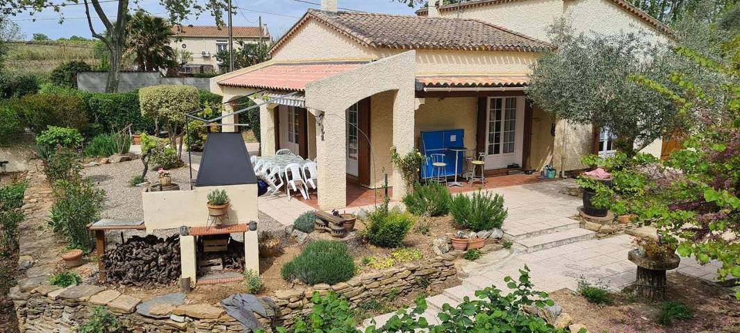 Location de vacances pour 8 personnes, avec piscine ainsi que jardin et vue à Bassan