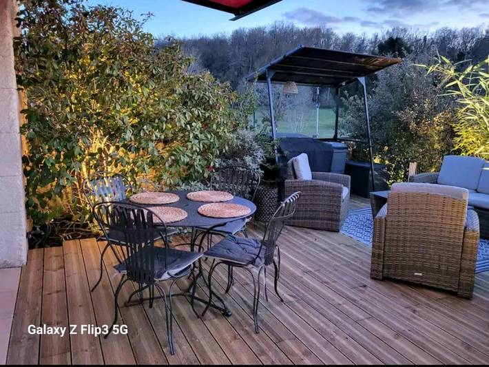 Location de vacances pour 2 personnes, avec jacuzzi et jardin ainsi que terrasse et piscine à Carsac-Aillac - 2