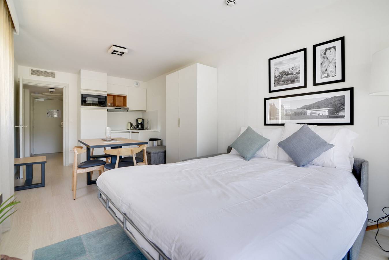 Evancy Vence — New standard suite for 4 people with double bed and sofa bed in Vence (Alpes Marítimos), Costa mediterránea (Francia)