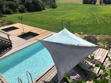 Gîte pour 6 personnes, avec jardin ainsi que piscine et terrasse à Montagrier