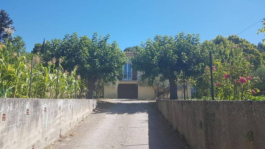 Location de vacances pour 7 personnes, avec piscine ainsi que balcon et vue à Saint-Hilaire