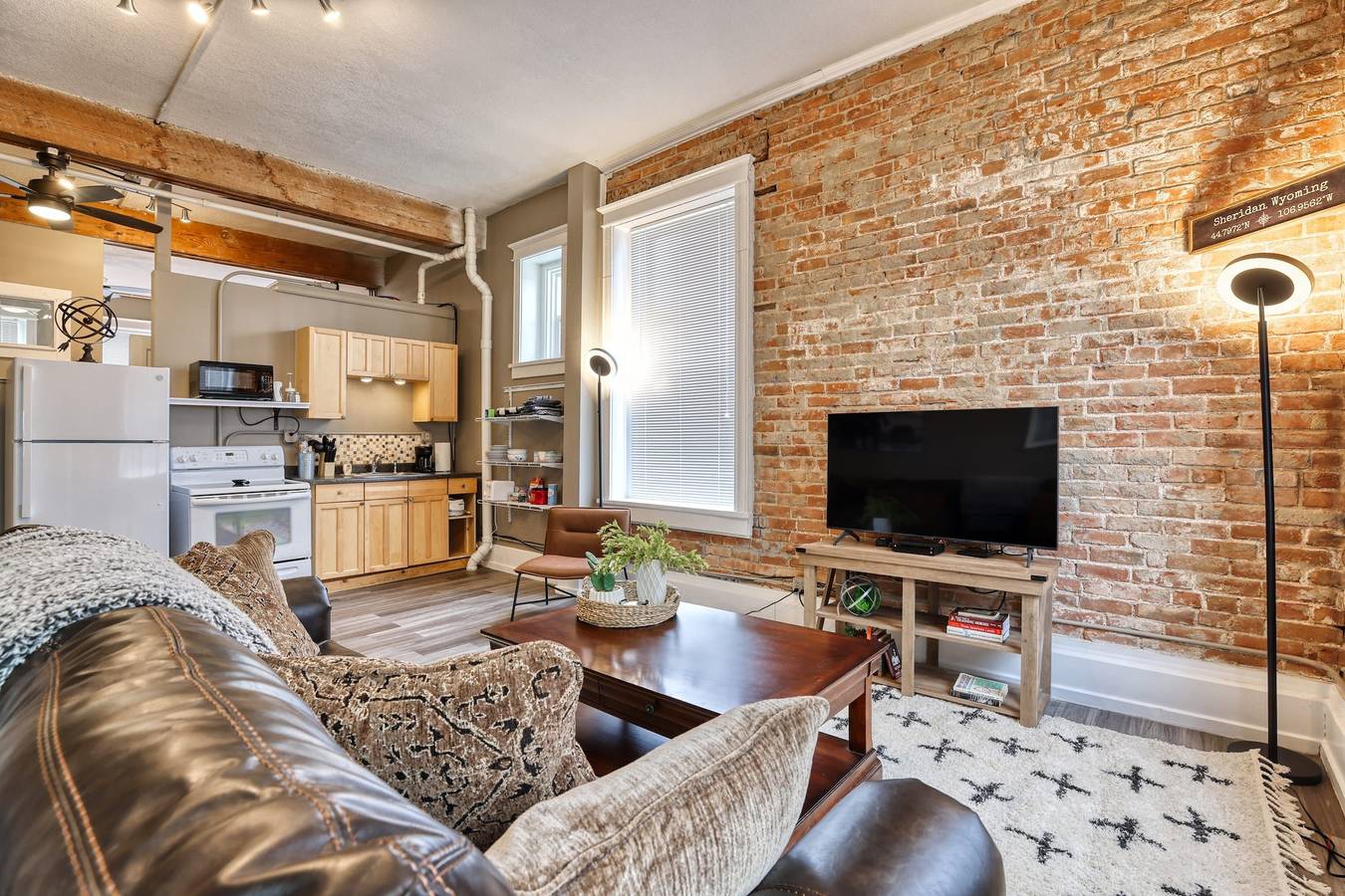 Ganze Wohnung, Modern Industrial Western Suite Directly Downtown in Sheridan, Bighorn Nationalwald