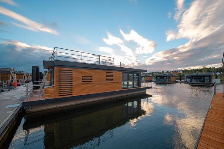 Boot für 6 Personen, mit Balkon und Terrasse sowie Seeblick und Ausblick am Bärwalder See