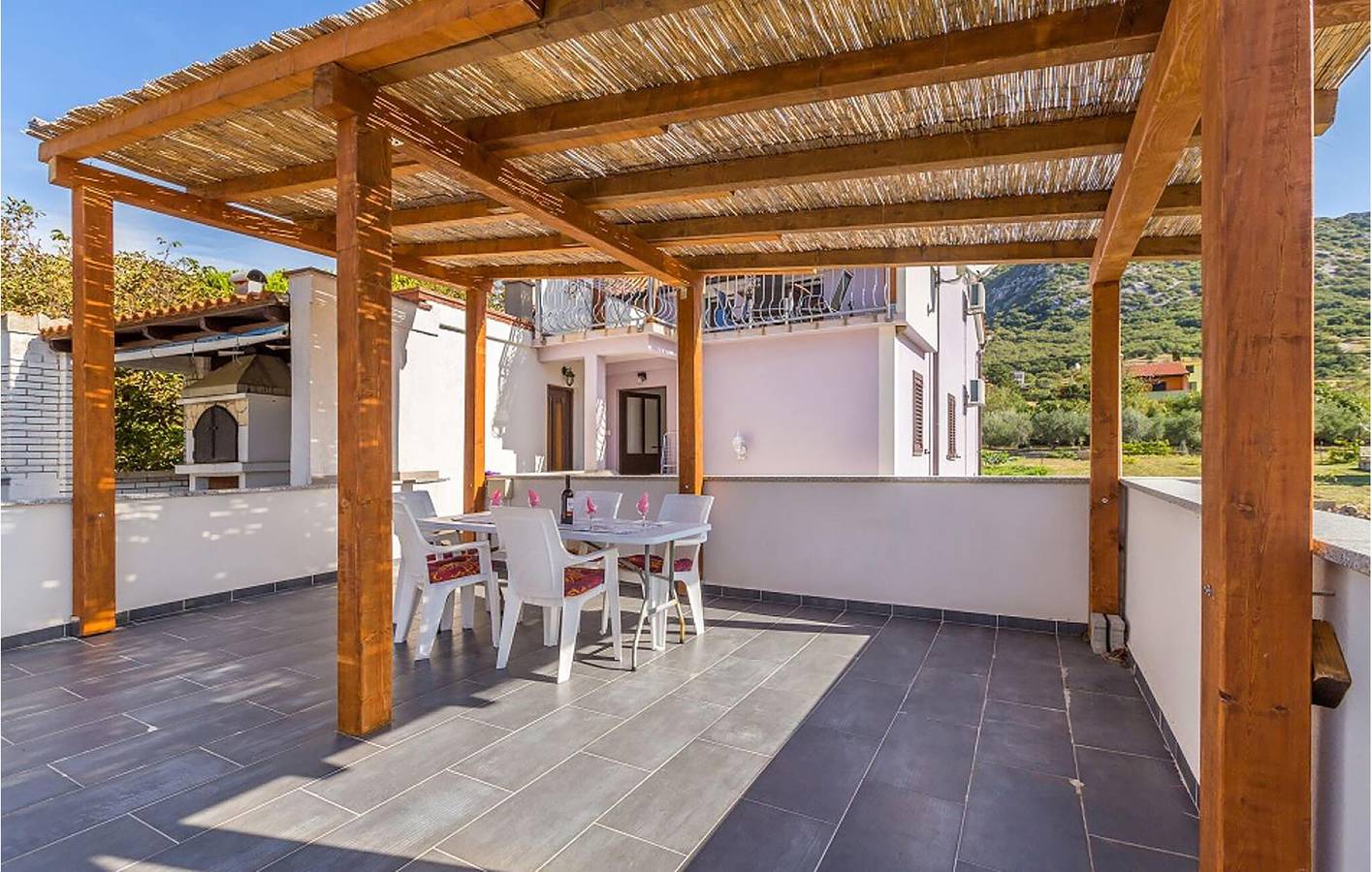 Appartement de vacances entier, Charmant appartement d'une chambre avec piscine, Wi-Fi et parking près du restaurant Mošuna in Baška, Krk