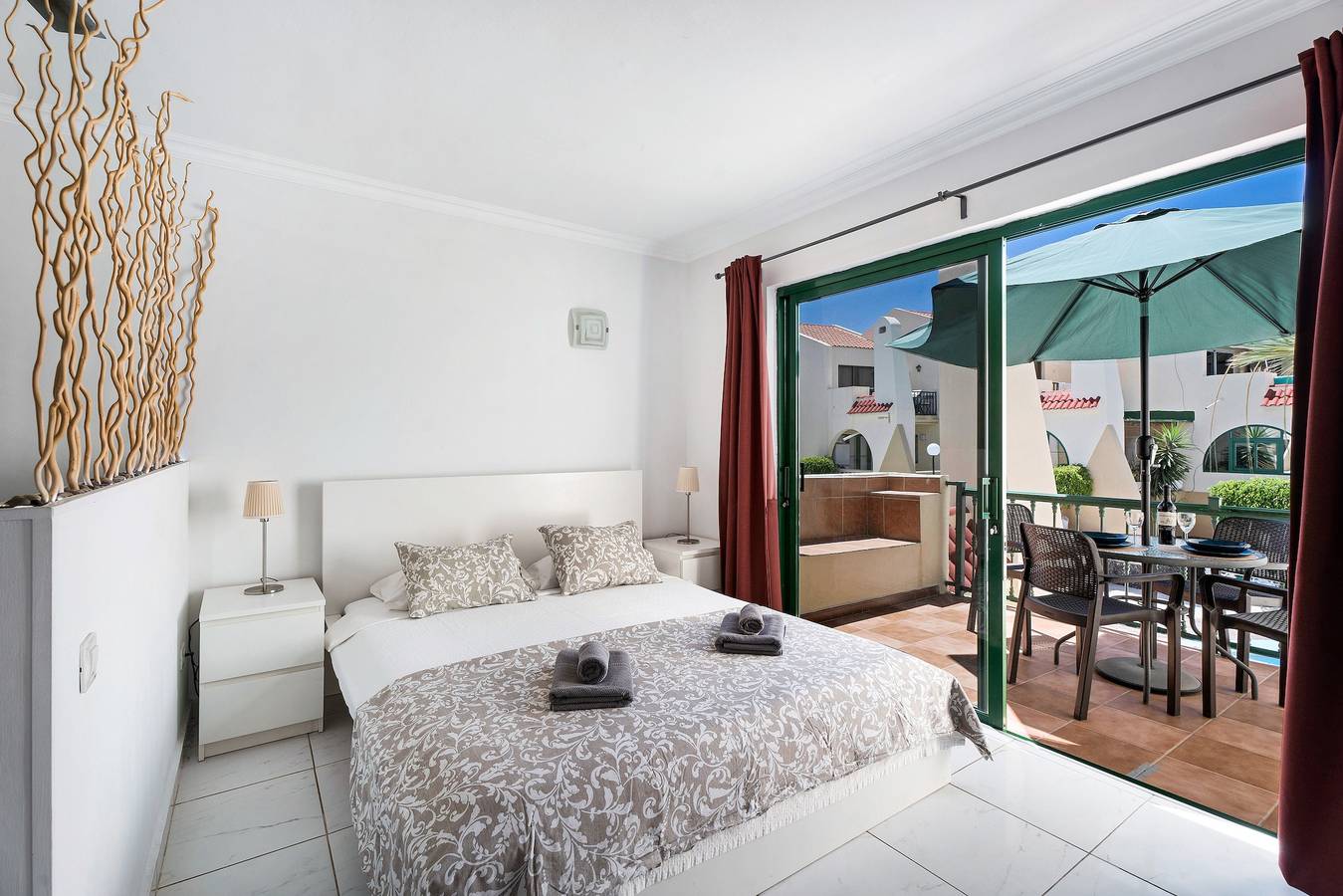 Entire apartment, Vacation Apartment 'Mareverde K131' with Shared Pool, Balcony and Wi-Fi in San Eugenio Alto, Adeje