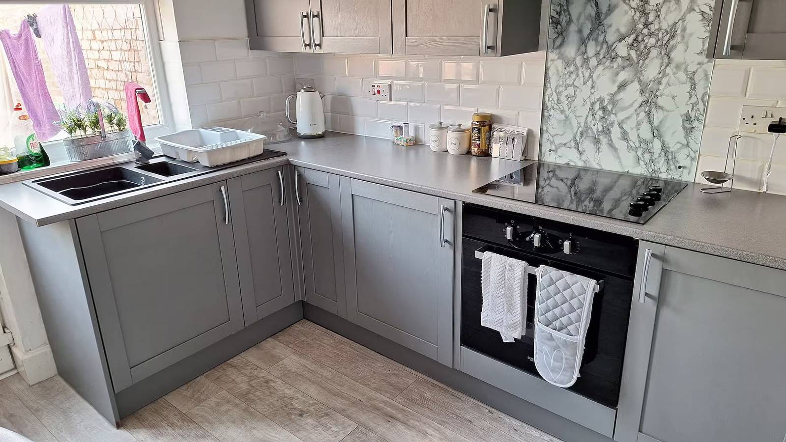 Bungalow - Sleeps 4 - Parking - Garden in Nottinghamshire