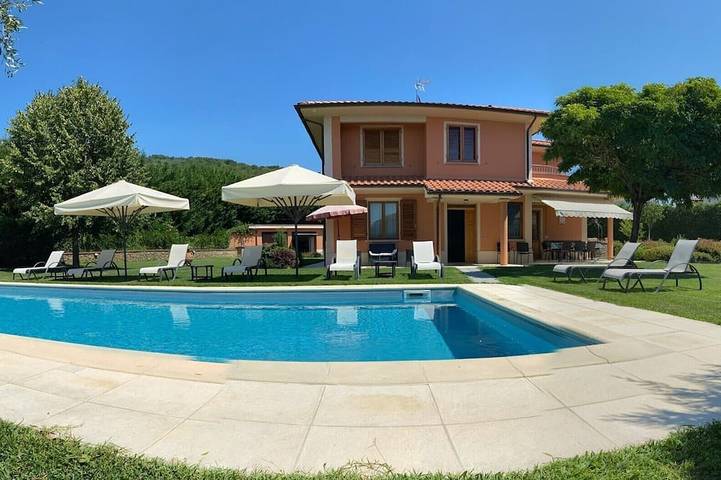 Villa für 12 Personen, mit Balkon und Garten - 1