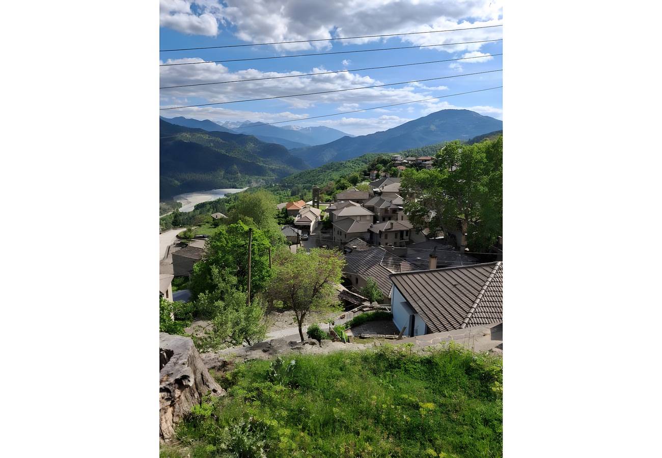 Gästehaus 'Armoloi Zimmer 5' mit Bergblick, Gemeinschaftsterrasse und Wi-Fi in Vikos-Aoos Nationalpark
