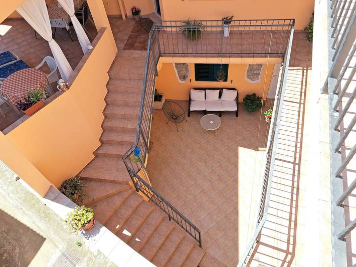 Ganze Wohnung, 1-Zimmer-Ferienwohnung mit Terrasse Kukljica, Ugljan -c in Kukljica, Insel Ugljan