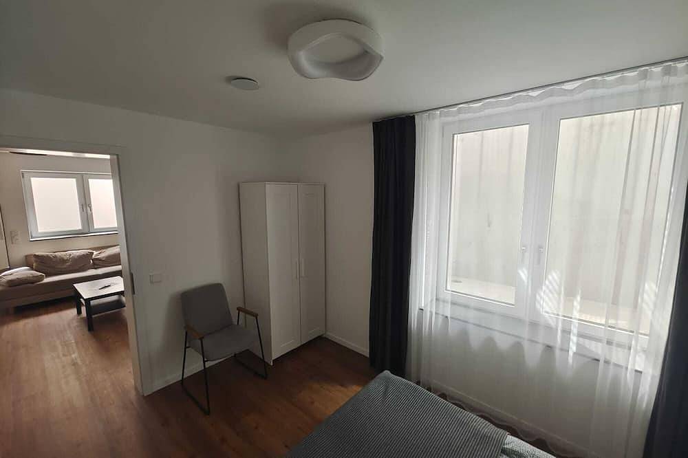 Ganze Wohnung, Gemütliche Ferienwohnung/Monteurzimmer mit eigenem Eingang & sehr gut angebunden in Löwenberger Land, Ruppiner Seenland