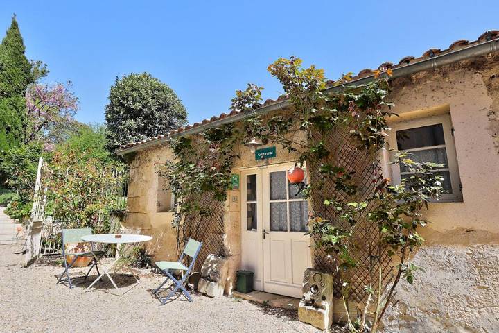Location de vacances pour 3 personnes, avec Terrasse ainsi que Jardin et Vue à Saint-Michel-de-Fronsac