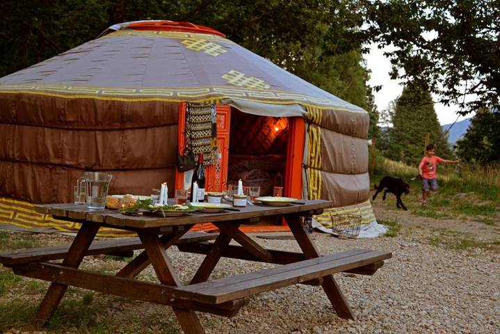 Camping pour 20 personnes, avec Terrasse ainsi que Jardin et Vue