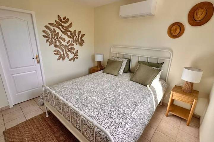 Beautiful vacation home with enclosed garden and private swimming pool in Régusse, Brignoles Region