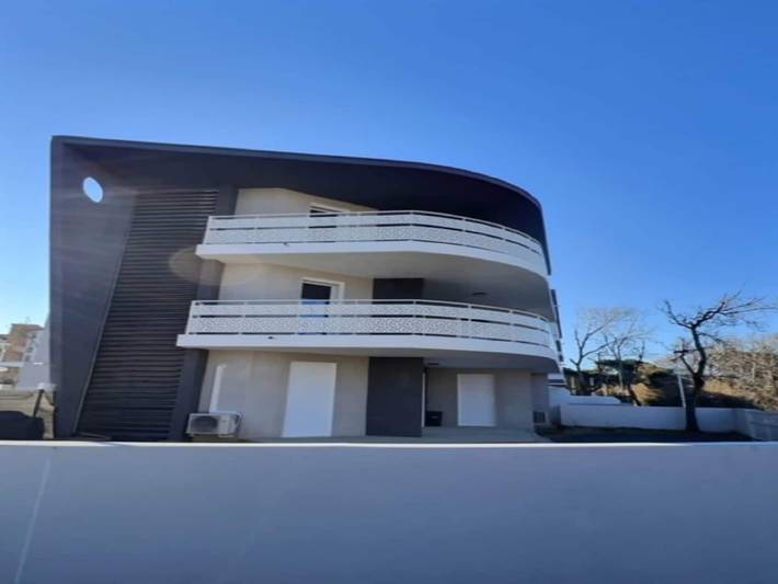 Gîte pour 4 personnes, avec terrasse et balcon/terrasse dans Plage de la Farinette - 2
