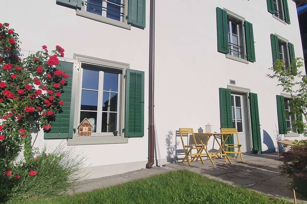 Entire apartment, Perfect Alpine Retreat, Charming Ground-Floor Apartment Dependance Ost in Interlaken, Lake Thun