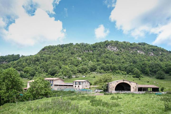Casa rural para 6 personas, con vistas y jardín, Se admiten mascotas en Osona