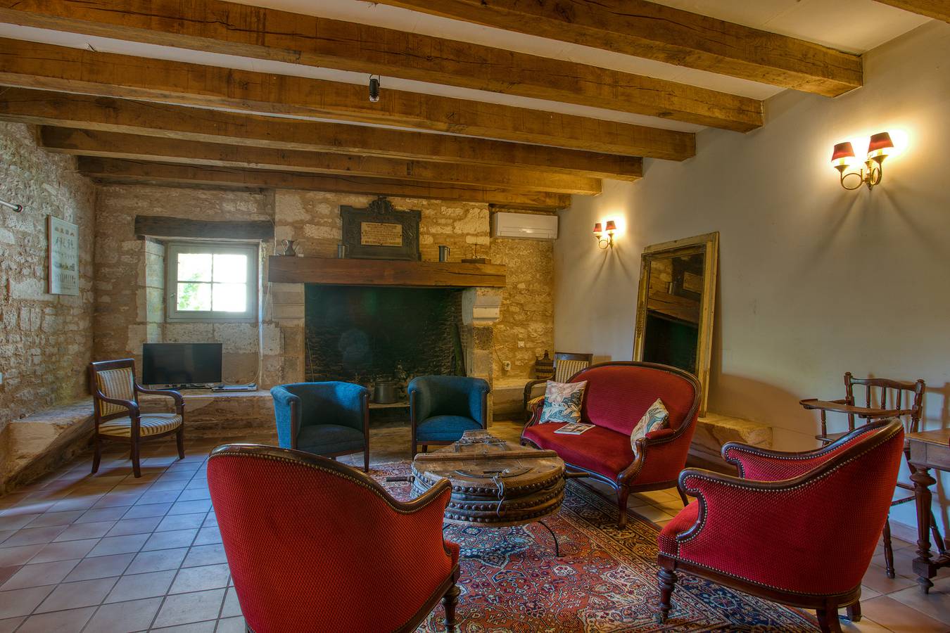 Le Pigeonnier – Maison de caractère avec jardin et piscine partagée en Dordogne in Mayac, Périgord Blanc