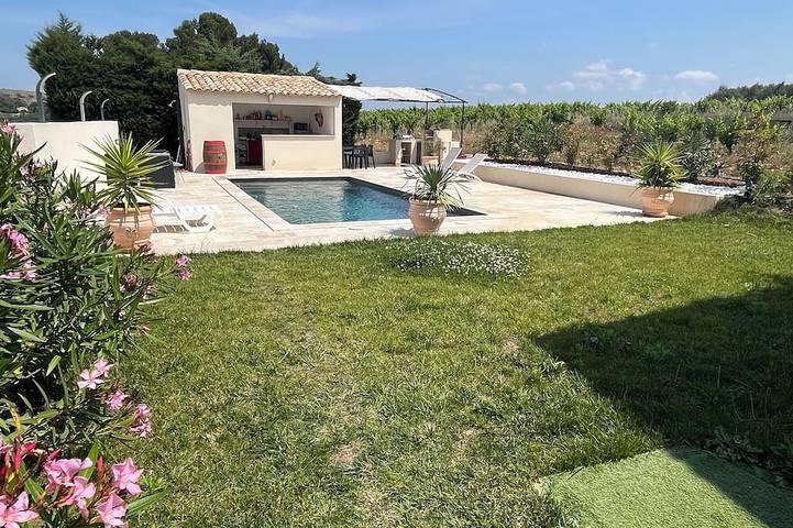 Gîte pour 6 personnes, avec jardin à Vénéjan