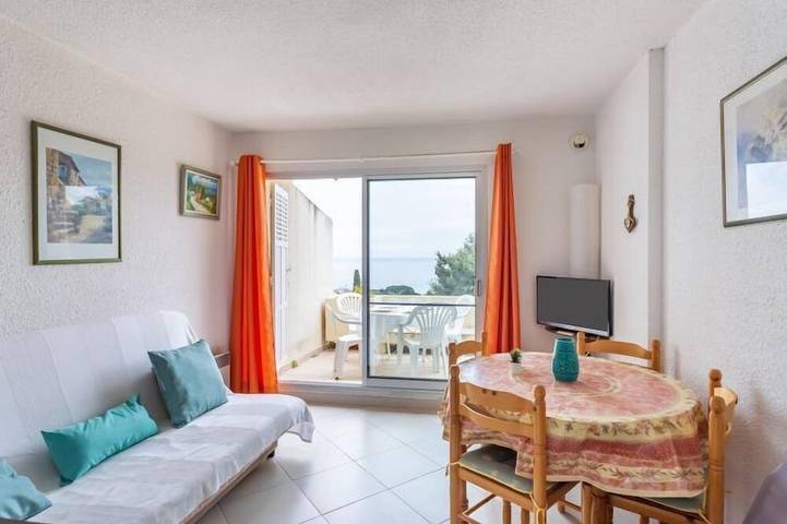 Gîte pour 4 personnes, avec piscine dans Plage du Cap Nègre