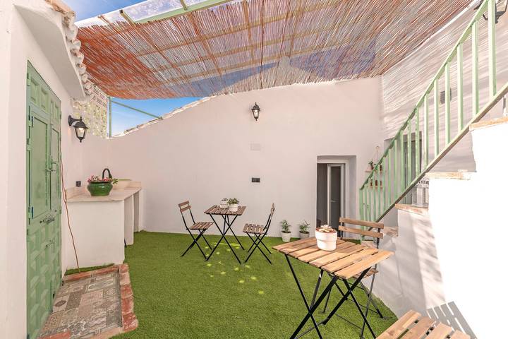 El Patio de Rafaela Country House with Mountain Views, Wi-Fi and Air Conditioning in Venta Baja, Alcaucín