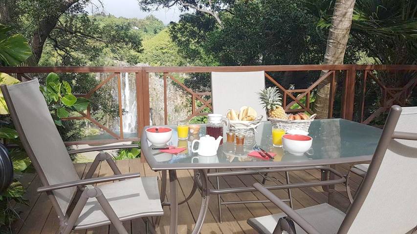 Location de vacances pour 2 personnes, avec vue et jardin à Sainte-Suzanne - 3