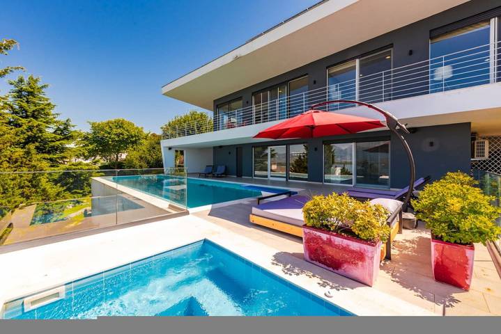 Villa pour 8 personnes, avec balcon ainsi que piscine et jardin, adapté aux familles en Albanie - 2
