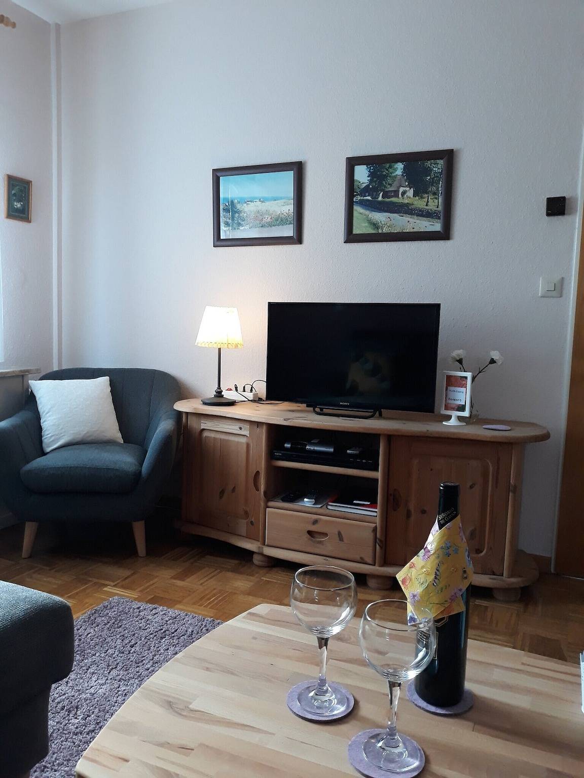 Ganze Wohnung, Ferienwohnung 'Unter Der Linde' mit privater Terrasse, privatem Garten und Wlan in Neuenkirchen (Land Hadeln), Cuxland