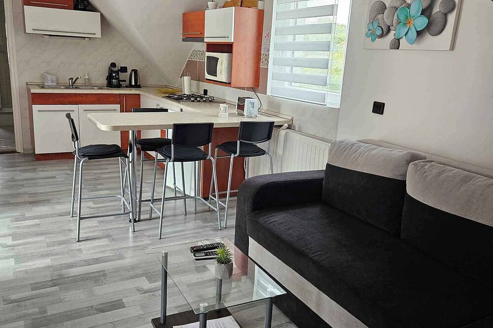 Ganze Wohnung, Ferienwohnung völlig renoviert mit Klimaanlage in Balatonakali, Balatonfüredi járás
