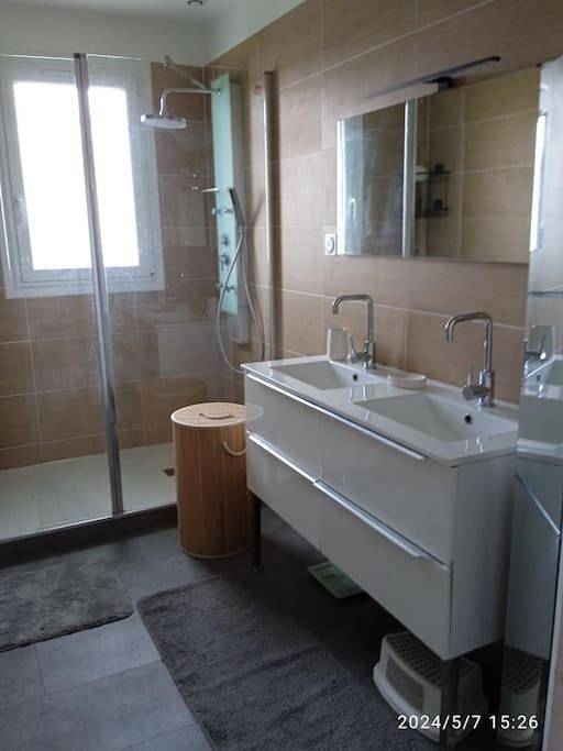 Location de vacances pour 8 personnes, avec vue et jardin à Saint-Yrieix-la-Perche - 3