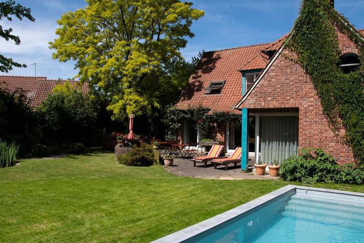 Location de vacances pour 2 personnes, avec Terrasse et Jardin ainsi que Piscine et Vue à Villeneuve-d'Ascq
