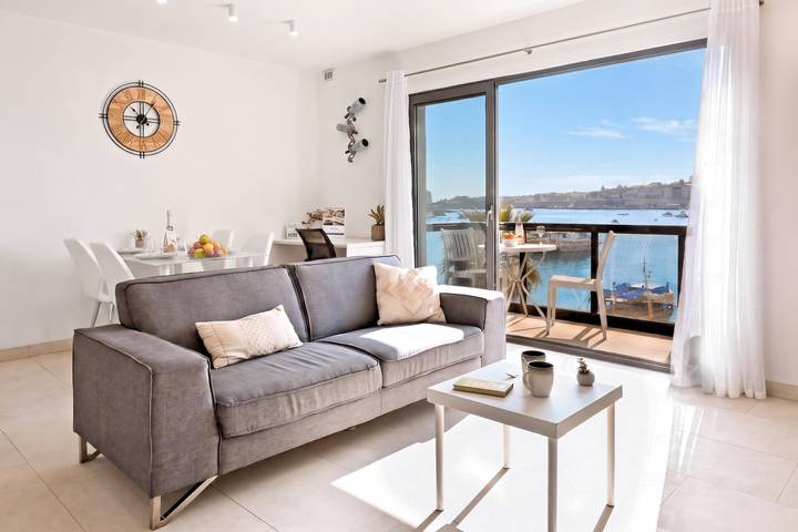 Ganze Wohnung, A Sunny Seaview In Central Sliema in Tas-Sliema, Insel Malta