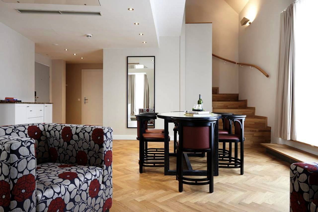 Three-Bedroom Penthouse Apartment with Terrace and City View in Wien Innenstadt, Wien