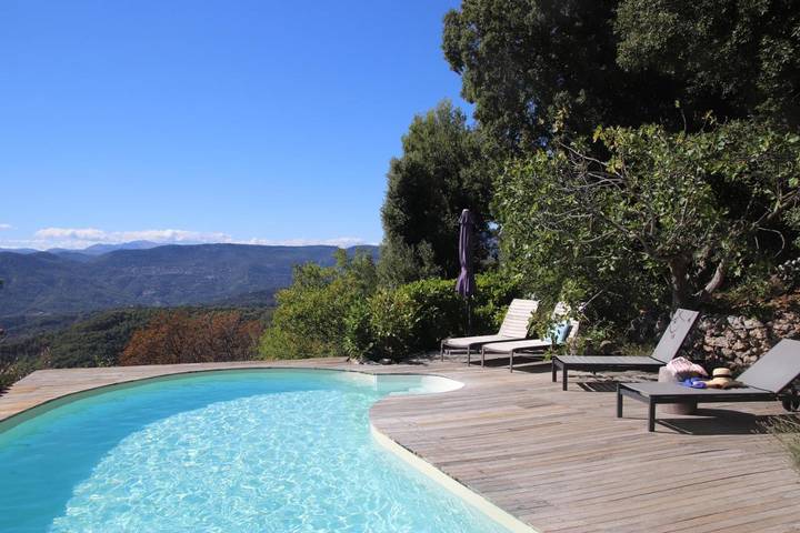 Location de vacances pour 3 personnes, avec jardin ainsi que vue et piscine à Peille - 3