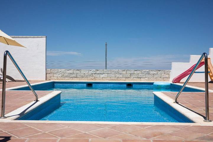 Casa rural para 11 personas, con vistas además de terraza y piscina en Baena  - 2