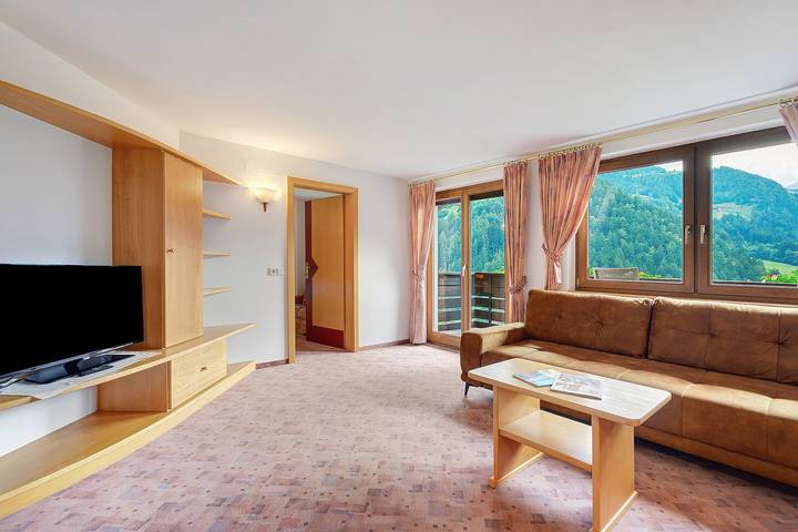 Spacieuse Suite Timmels avec balcon sud, accès gratuit au bien-être et à la piscine in Alpes de Stubai, San Leonardo in Passiria