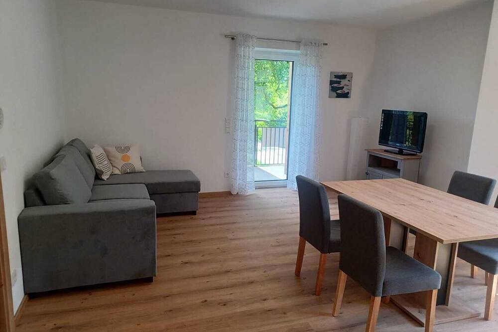 Ganze Wohnung, Ferienwohnung direkt am wunderschönen Irrsee mit eigenen Badeplatz in Salzkammergut-Berge, Mondsee & Irrsee