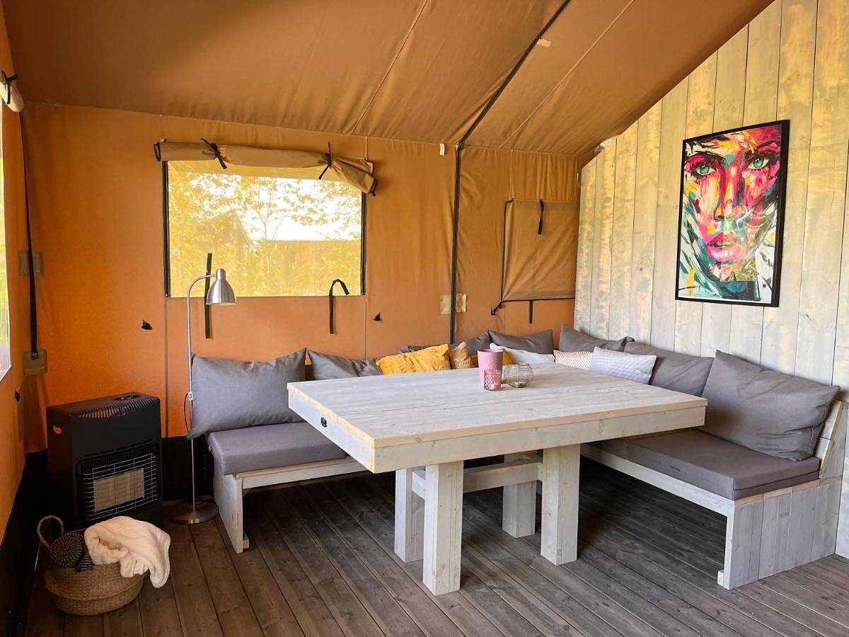 Safari Lodge Grou, luxe kamperen op een eiland! in Nationaal Park De Alde Feanen