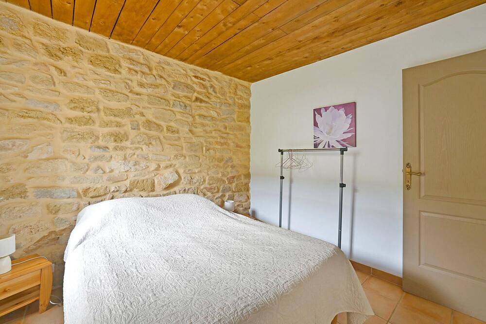 Entire apartment, 2 bedroom lovely apartment in Codognan in Codognan, Nimes region