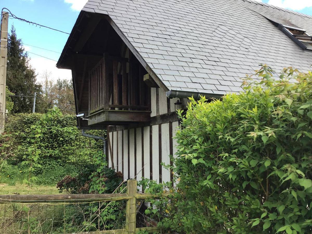 Three-Bedroom House in Écaquelon, Région de Bernay