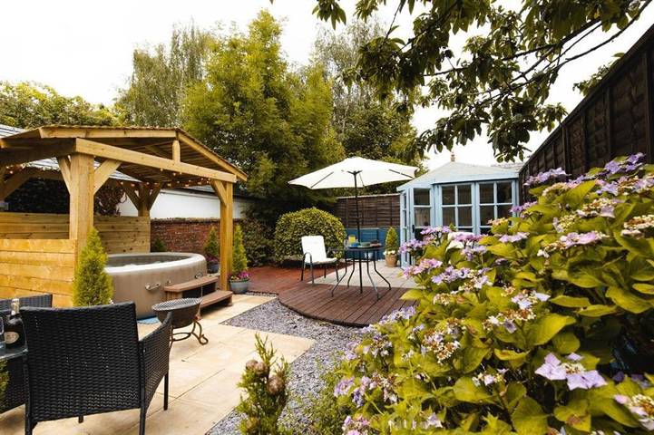 Holiday rental for 6 people, with hot tub and garden as well as terrace, with pets in Abergavenny