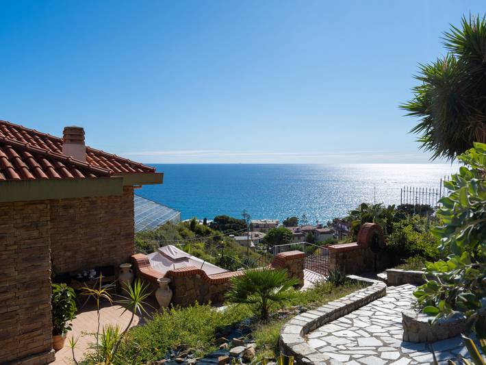 Hel lejlighed, Garden in San Remo, Sanremo Kommune